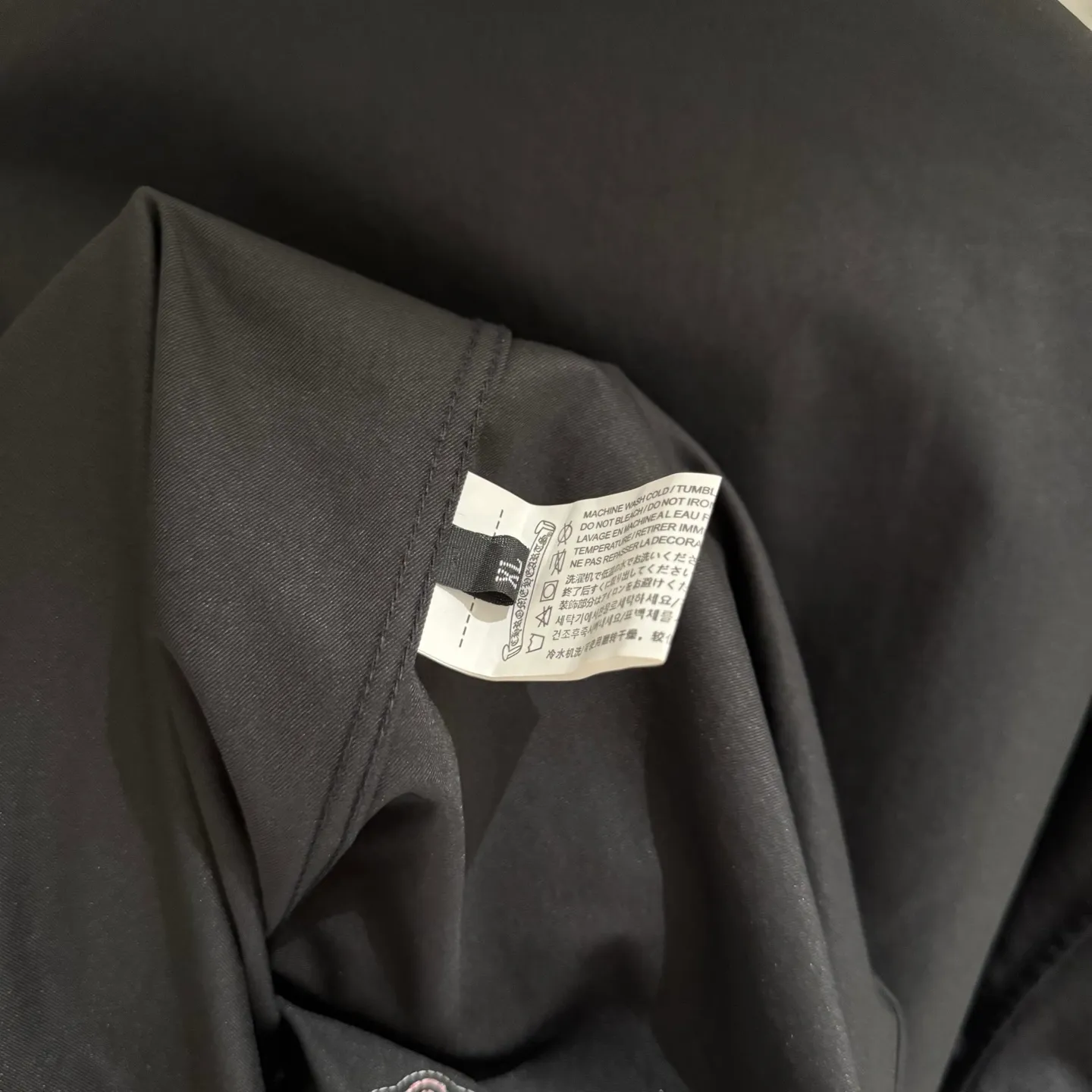 🅿️420 [Strict quality control] CH Croix heart cross-veneer workwear jacket, shirt jacket, camouflage cross workdog is the best-looking jacket in CH, black leather➕horse hair cross leather stitching, silver-plated hardware, loose version, quite wide and stylish, same style for men and women. Color: black and white 2 colors Size: M-2xl